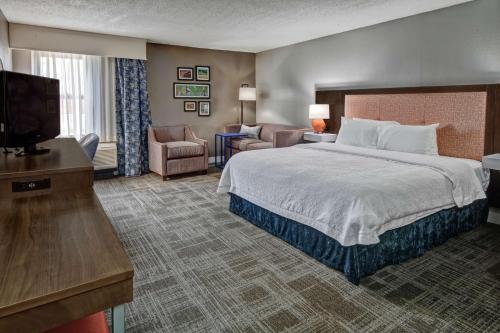 Hampton Inn Tullahoma - image 10