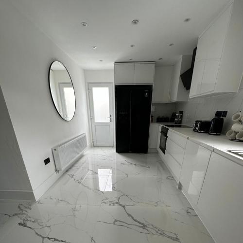 Entire home in Nottingham for family, friends and contractors near Wollaton Hall and Park