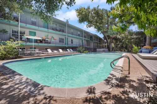 Long Term Luxury in Prime Location and Swimming Pool in Austin, USA