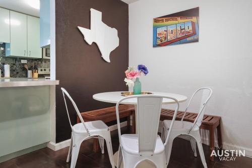 Chic Poolside Homebase Steps from South Congress in Austin, USA