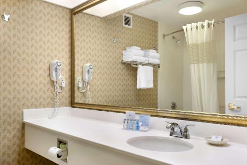 Hampton Inn & Suites Providence-Warwick Airport