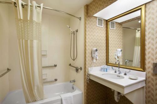 Hampton Inn & Suites Providence-Warwick Airport