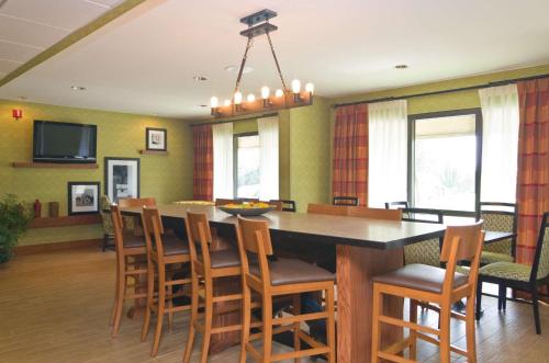 Hampton Inn Wooster - image 7