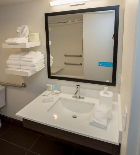 Hampton Inn Wooster - image 10