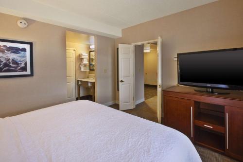 Hampton Inn & Suites Providence-Warwick Airport