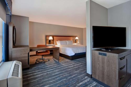 Hampton Inn Woodbridge - image 9