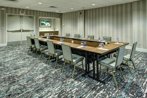 Embassy Suites Williamsburg - image 2