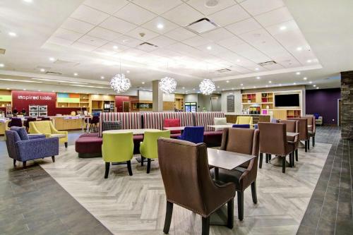Lobby, Home2 Suites by Hilton Edmonton South in Edmonton (AB)