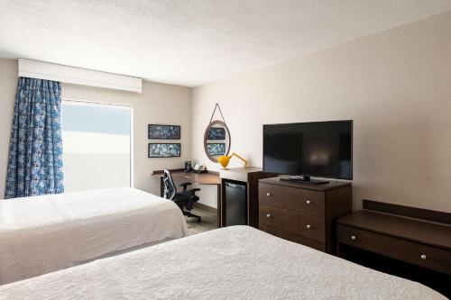 Room with Two Queen Beds - Non-Smoking