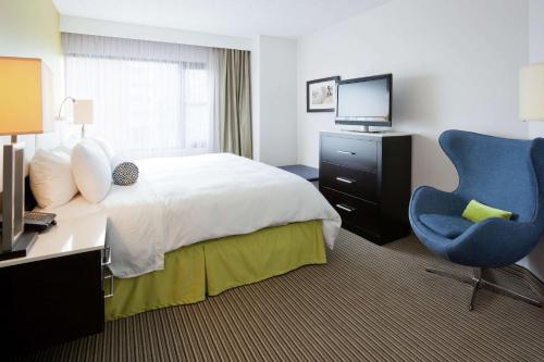 1 king bed, 1 sofa bed