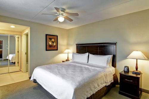 One-Bedroom King Suite - Non-Smoking