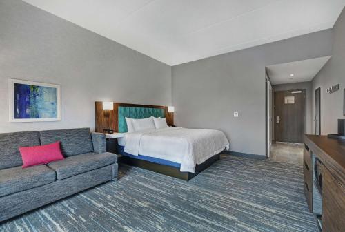 1 king bed, 1 sofa bed