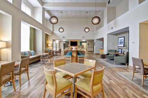 ห้องอาหาร, Hampton Inn & Suites by Hilton Saint John in เซนต์จอห์น (NB)