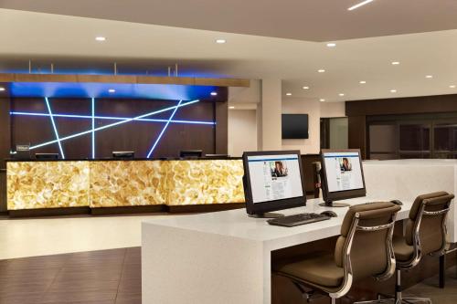 DoubleTree by Hilton Hotel Toronto Airport West image 6