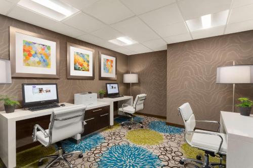 Hampton Inn & Suites by Hilton - Vancouver Downtown - image 3