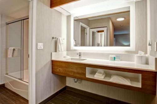 King Meeting Suite - Non-Smoking image 4