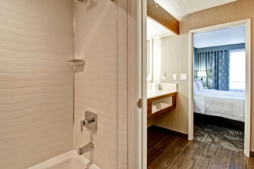 King Meeting Suite - Non-Smoking image 5