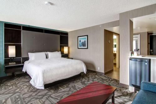 Deluxe King Room with Whirpool - Non-Smoking image 2