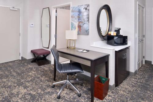 DoubleTree by Hilton Hotel Utica - image 2