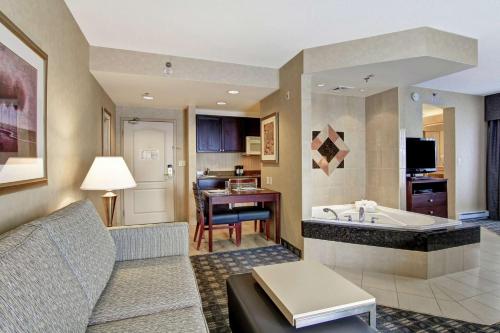 King Suite with Whirlpool - Non-Smoking