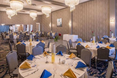 DoubleTree by Hilton Hotel Utica - image 6