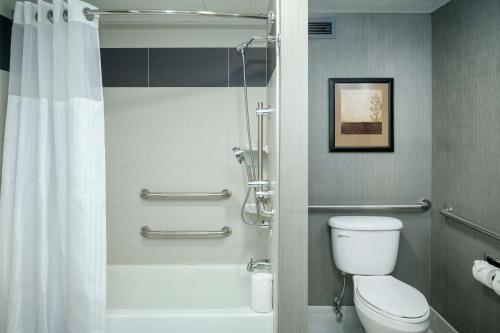 King Room with Tub - Mobility and Hearing Access