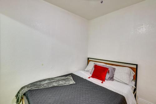 Los Angeles Vacation Rental 9 Mi to Downtown! in Los Angeles, USA