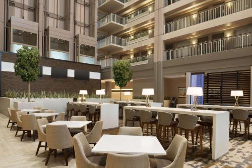Embassy Suites by Hilton Chicago Lombard
