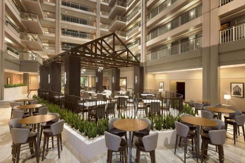 Embassy Suites by Hilton Chicago Lombard in Lombard, USA