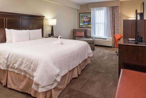 Hampton Inn & Suites Charlotte Arrowood Rd