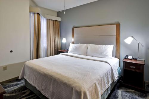 1 king bed, 1 sofa bed