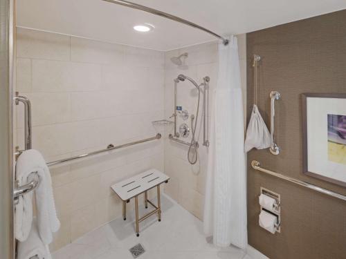 King Room with Roll-In Shower - Mobility/Hearing Accessible