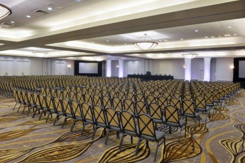 DoubleTree by Hilton Lafayette - image 2