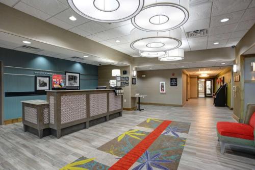 Hampton Inn & Suites Ardmore - image 9