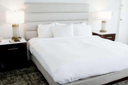 DoubleTree by Hilton Charlottesville DoubleTree by Hilton Charlottesville