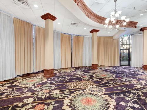 DoubleTree by Hilton Charlottesville DoubleTree by Hilton Charlottesville