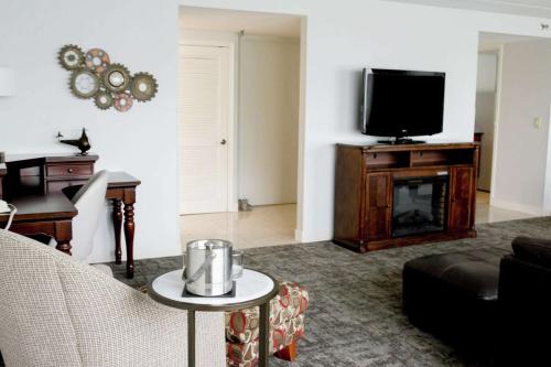 DoubleTree by Hilton Charlottesville DoubleTree by Hilton Charlottesville