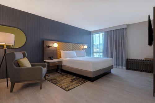 DoubleTree by Hilton Palmdale, CA Room Type - Two-Room King Suite