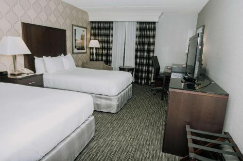 DoubleTree by Hilton Dearborn - image 8