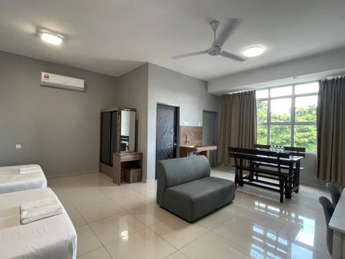 Reno Rooms Ipoh - Tap to explore photos
