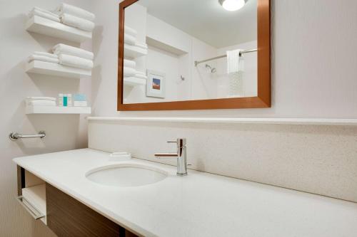 Hampton Inn & Suites Cleveland-Independence - image 6