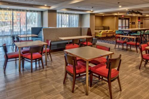 Hampton Inn Fresno Airport