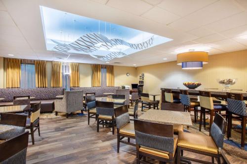 Hampton Inn Fishkill - image 6