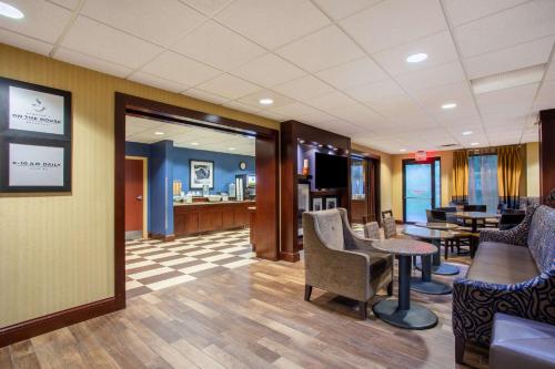 Hampton Inn Fishkill - image 11