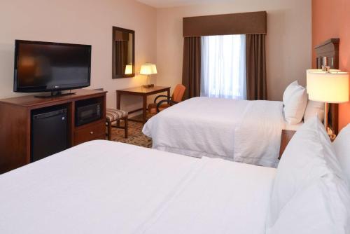 2 queen beds