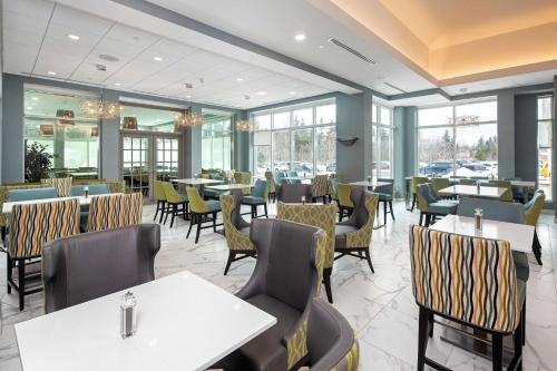 Ресторант, Hilton Garden Inn Halifax Airport in Халифакс