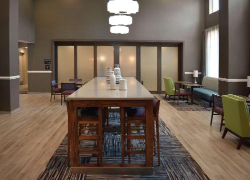 . Hampton Inn & Suites Philadelphia/Media