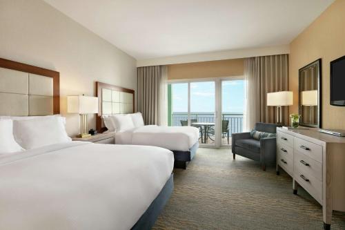 Queen Suite with Two Queen Beds - Oceanfront image 4