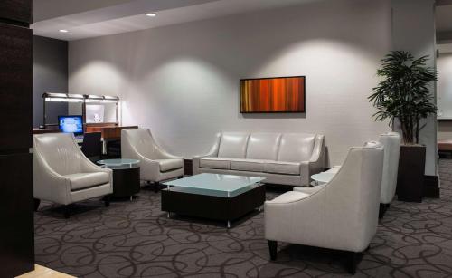 Photo - Hilton Winnipeg Airport Suites