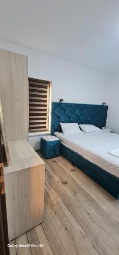 Family Room with Mountain View